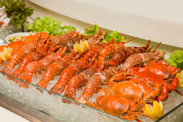 Tiệc hải sản tại The Square Novotel